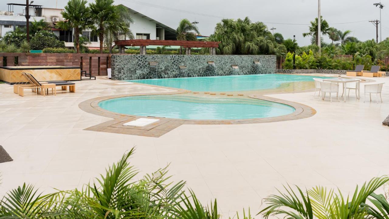Monk'S Nirvanaa Hotel & Resort Indaur Kültér fotó