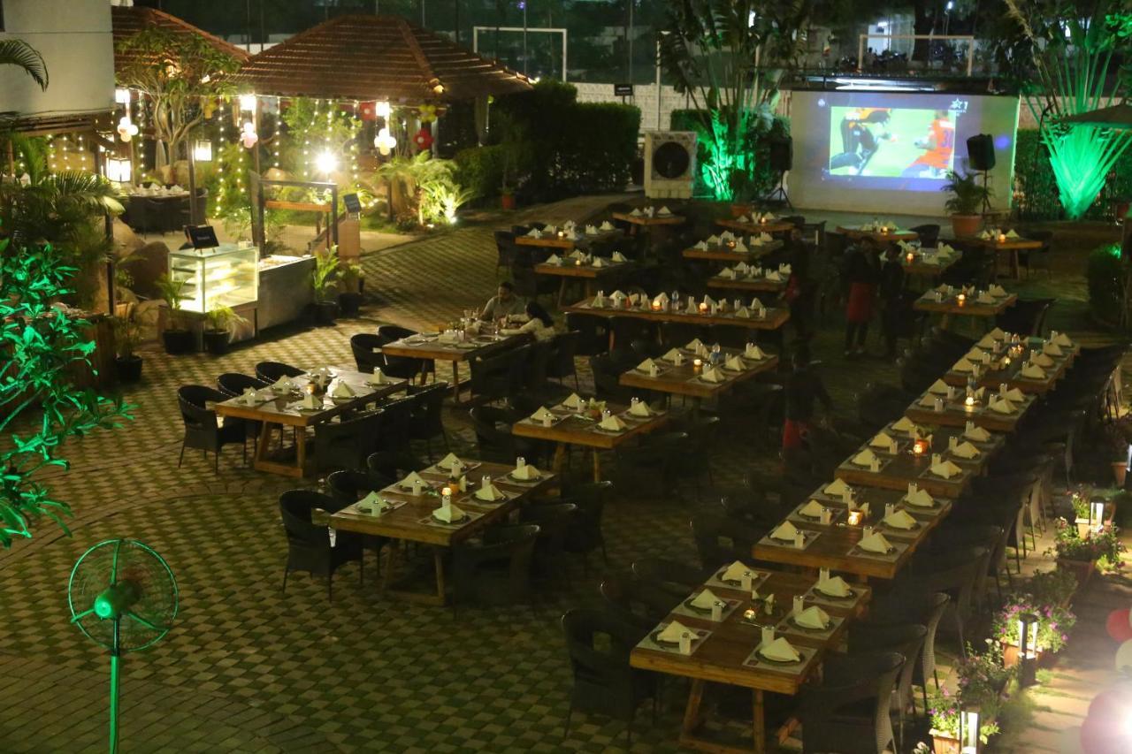 Monk'S Nirvanaa Hotel & Resort Indaur Kültér fotó
