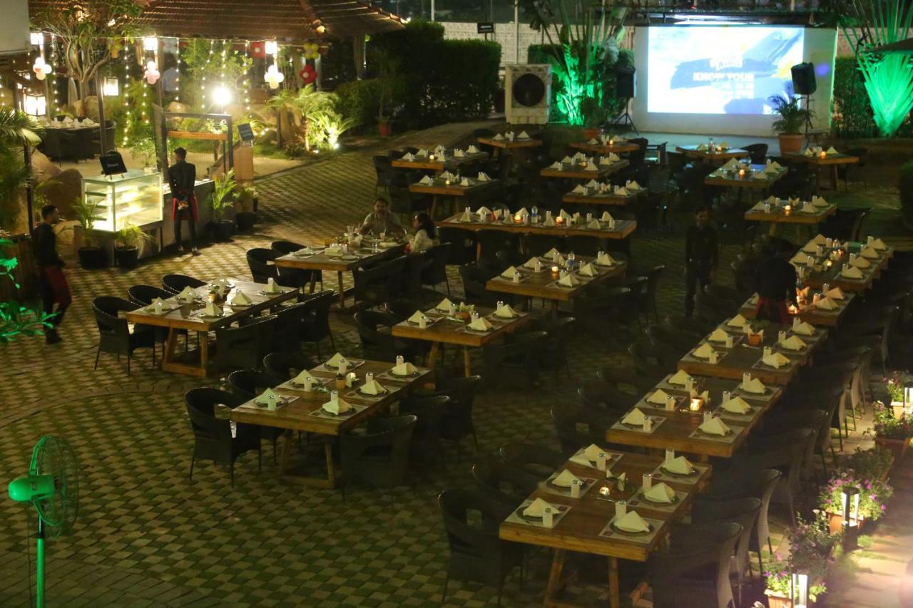 Monk'S Nirvanaa Hotel & Resort Indaur Kültér fotó