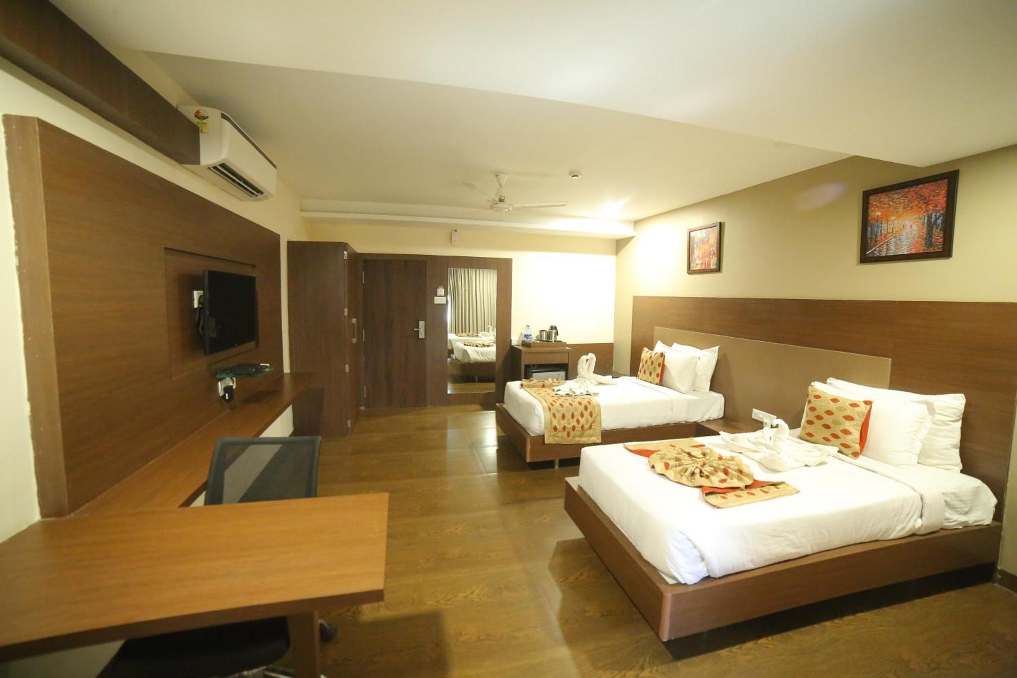 Monk'S Nirvanaa Hotel & Resort Indaur Kültér fotó