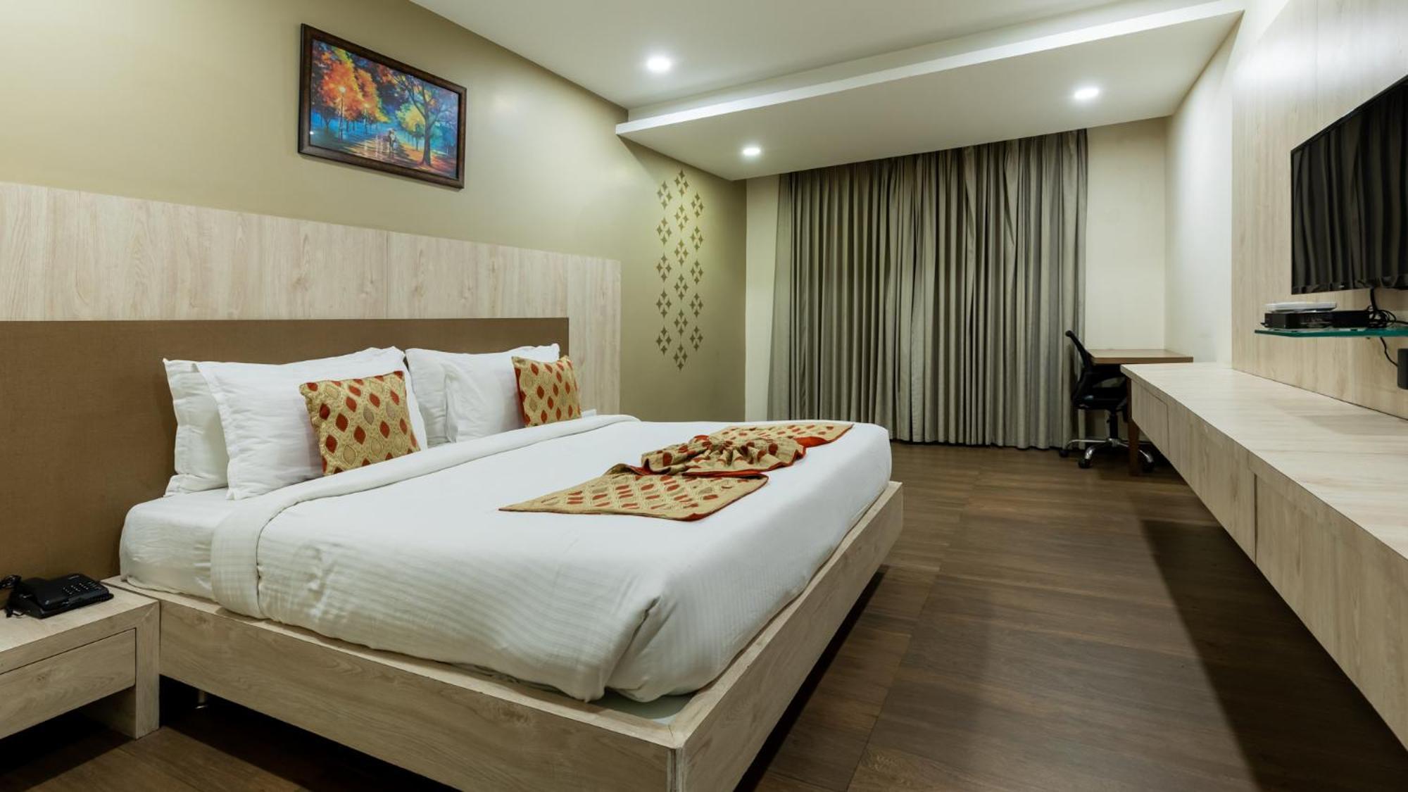 Monk'S Nirvanaa Hotel & Resort Indaur Kültér fotó